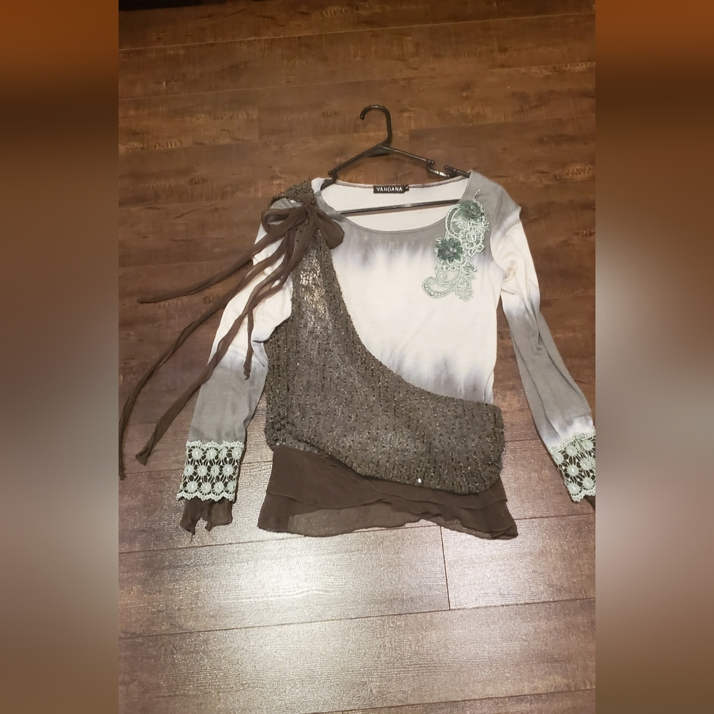 Stylish Olive And Cream Tye Dye Long Sleeve Top With Sash And Beatiful BrownTrim